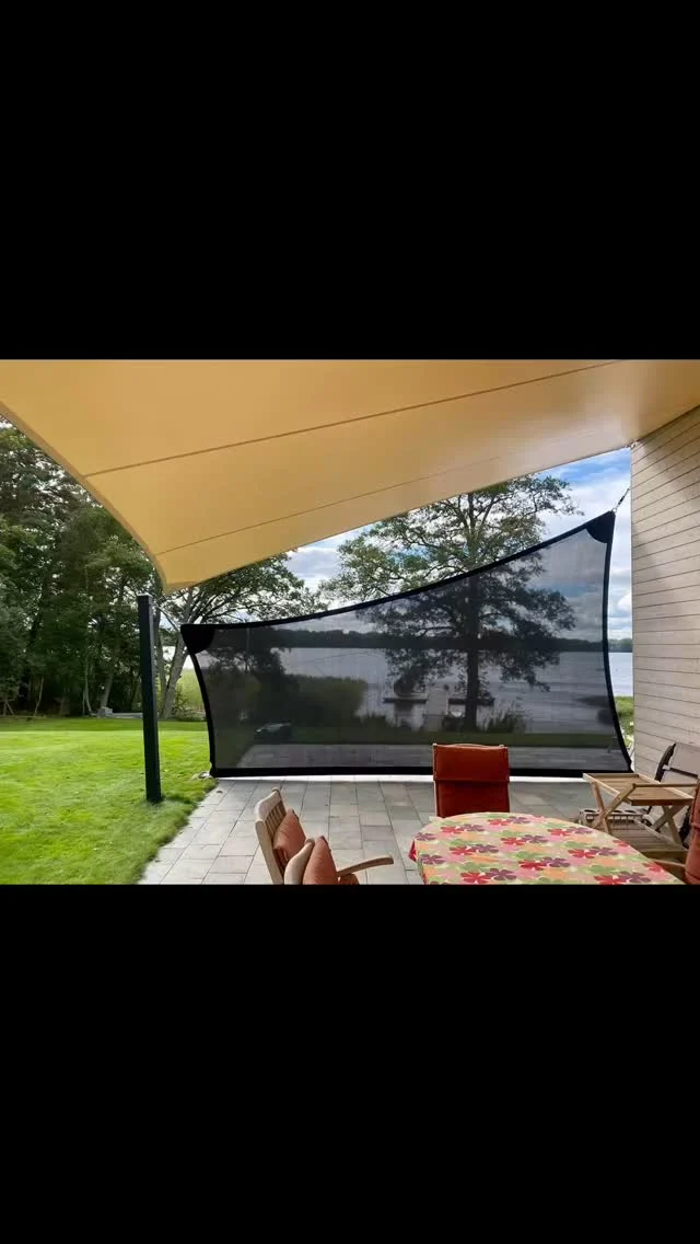 Detaljerna gör helheten! Vi tillverkar alla stolpar och fästdetaljer från grunden till varje projekt. Viktigt att färgen på stolparna och att formen på väggfästena matchar fastigheten perfekt. #designsegel #solsegel #segeltak #solskydd #markis #altaninspiration #terass #altan
