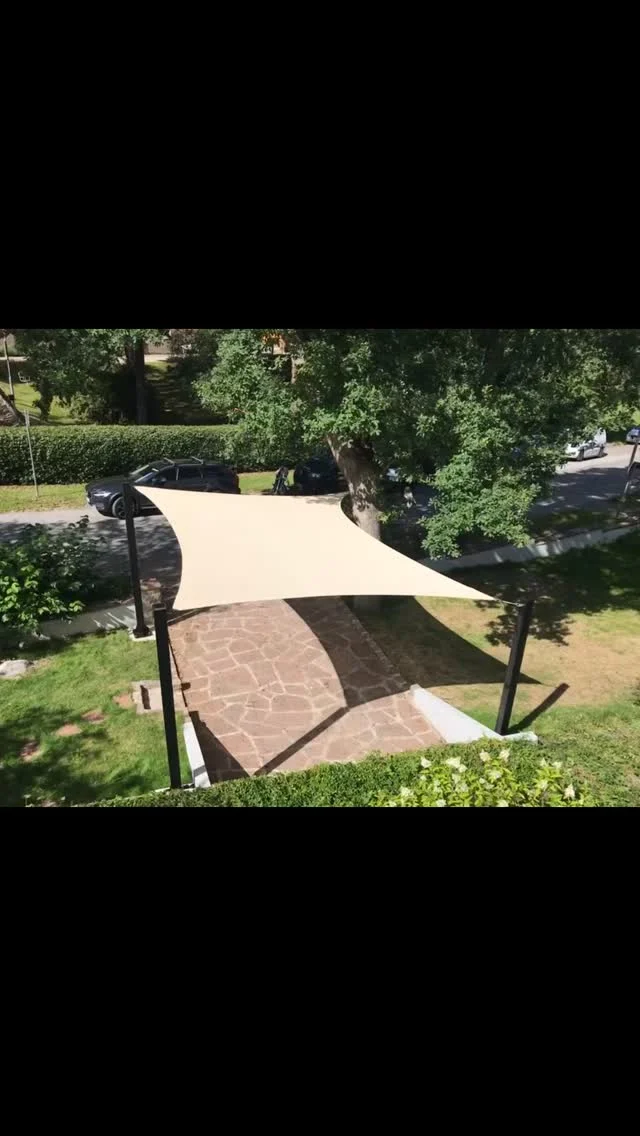 Carports från Designsegel! Skräddarsydda vackra lösningar för att skydda din bil från trädens grenar och sav. Både vattentäta och året om installationer tillverkas vid önskemål. #designsegel #solsegel #carport #carportdesign #segeltak #solskydd #arkitekt