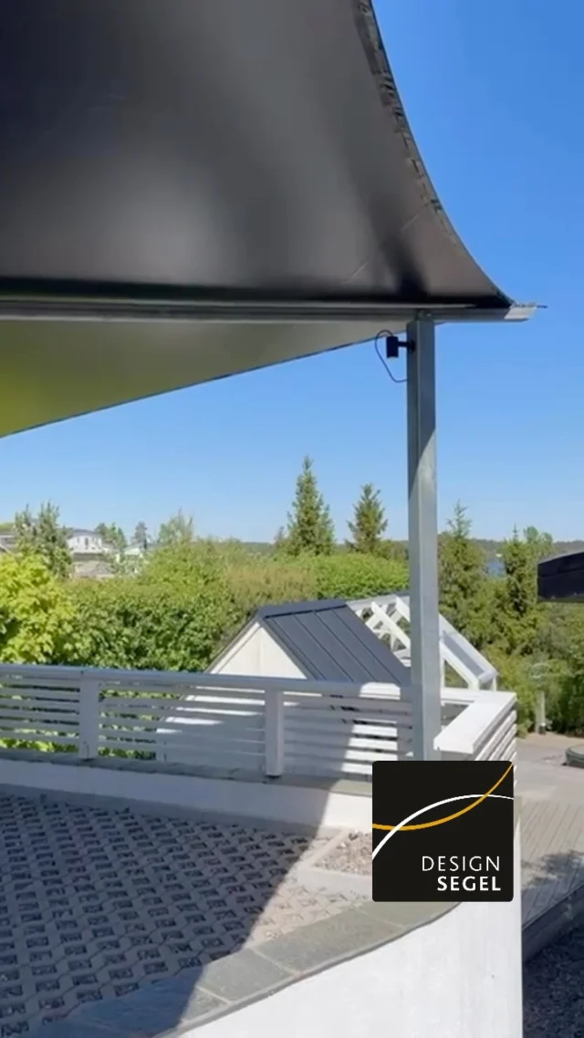 🚗 Carport med designkänsla – helt efter dina behov Hos Designsegel skräddarsyr vi hela carport-lösningen från idé till färdig konstruktion. Vi anpassar form, material och storlek efter din tomt och din stil. Slut på trädsav, löv och nedfallna grenar på lacken – din bil står tryggt och skyddad året runt. Samtidigt får uppfarten ett stilrent uttryck som lyfter hela fastigheten. En carport är inte bara ett tak – det är en investering i både bilen och husets helhetskänsla. Vill du veta mer? Hör av dig så tar vi fram ett förslag anpassat för dig. #designsegel #segeltak #solsegel #carport #arkitekt